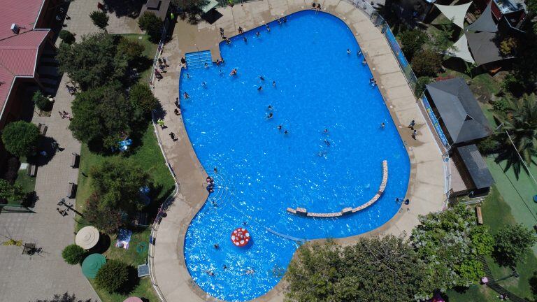 Vista aérea de la piscina Aguas Salvajes